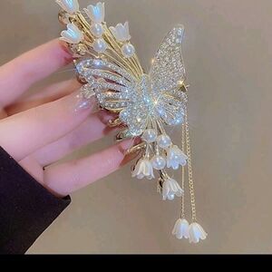 Elegant Gold Butterfly Hair Accessory
